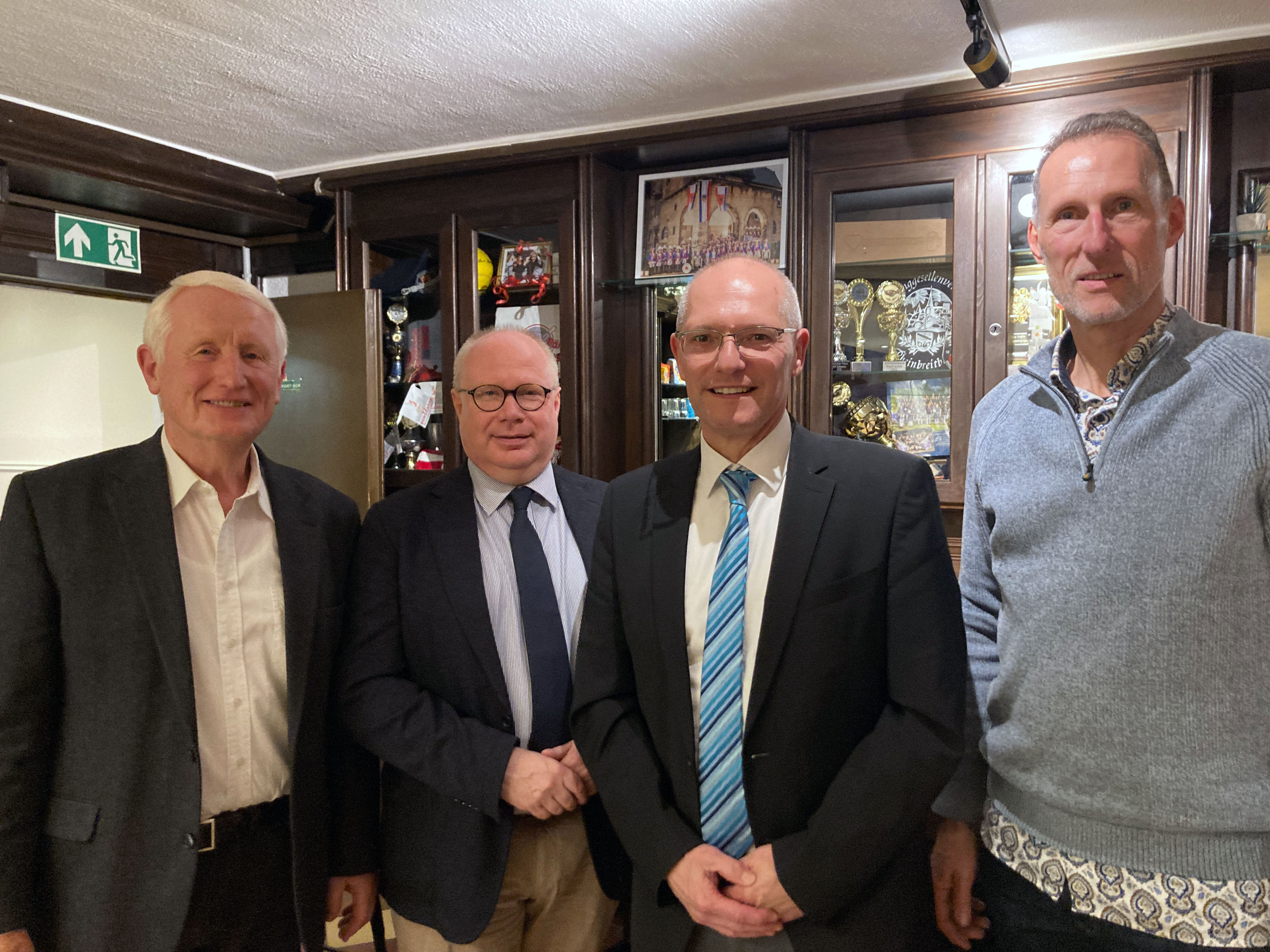 Die CDU-Vorsitzenden Dr. Heinz Schmitz und Markus Fischer, sowie Landtagskandidat Jrgen Schmied und der 1. Ortsbeigeordnete Dr. Thomas Wolter (von links) stellten sich den Fragen der Rheinbreitbacher Brger. (Foto: Petra Baumann-Kreft)